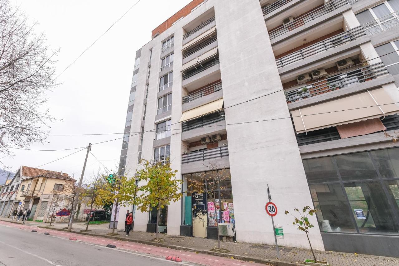 Two Steps Apartments Тирана Екстериор снимка