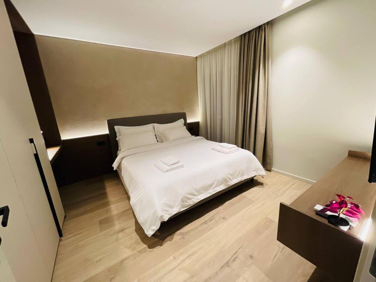 Two Steps Apartments Тирана Екстериор снимка