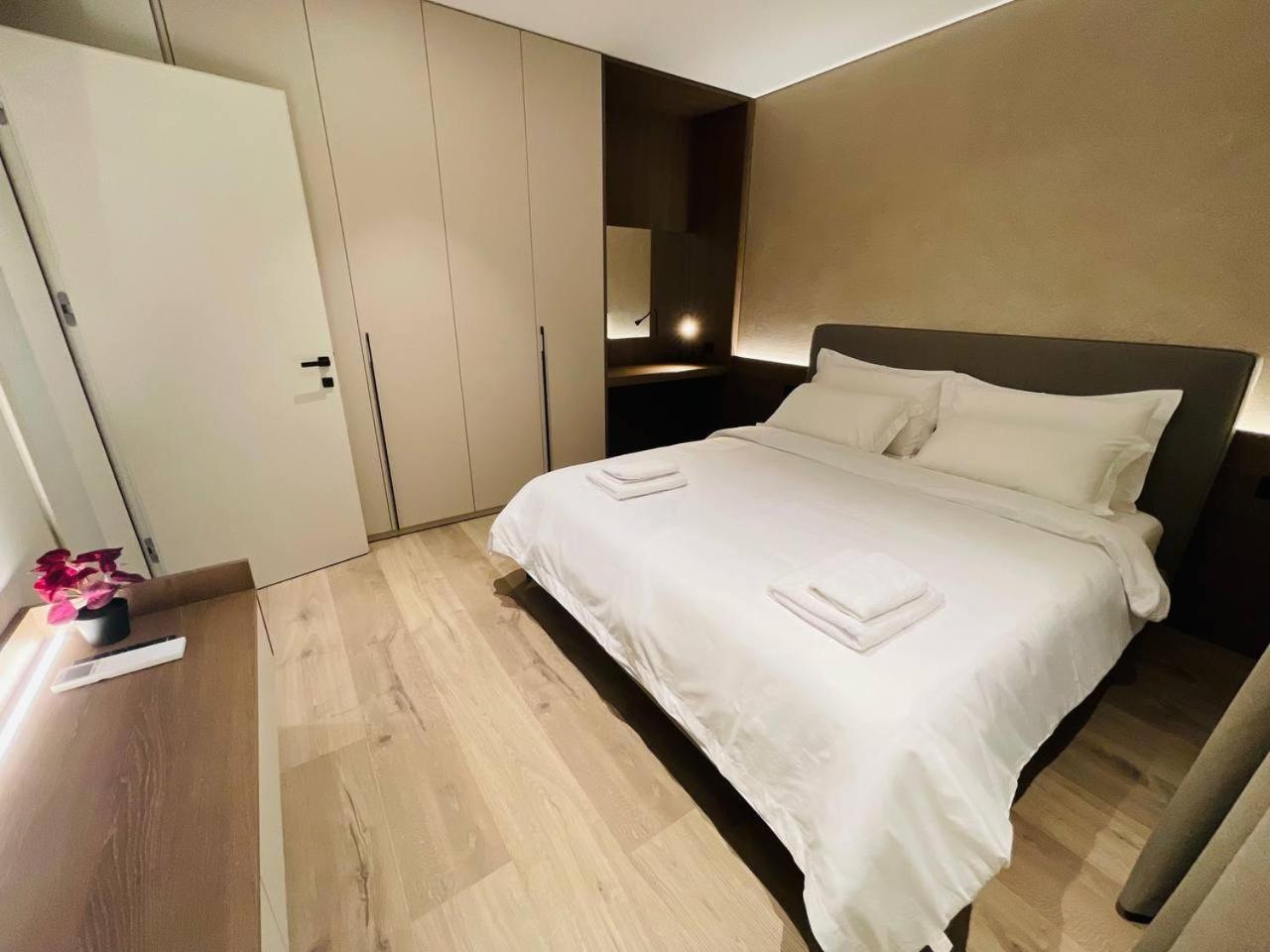 Two Steps Apartments Тирана Екстериор снимка